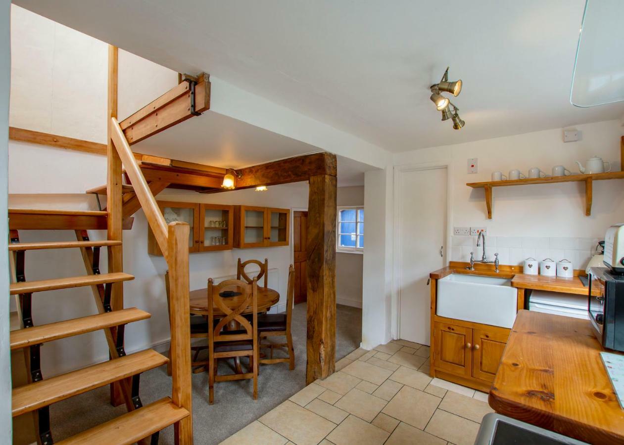 60 And A Half Bailgate Apartment Линкълн Екстериор снимка